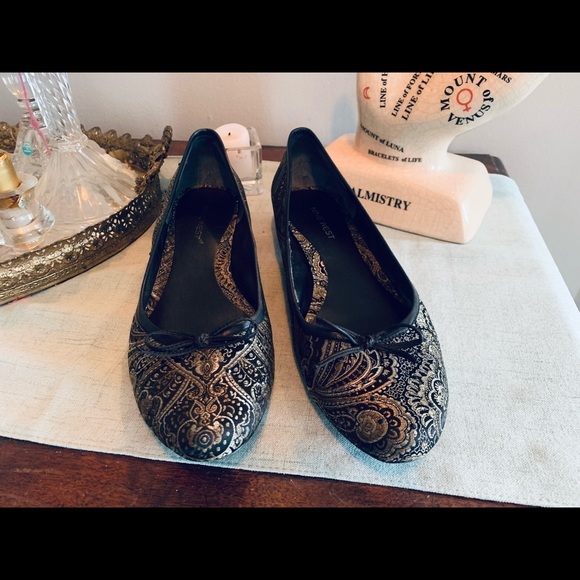 Nine West Kitten Heel brocade shoes - Picture 2 of 9